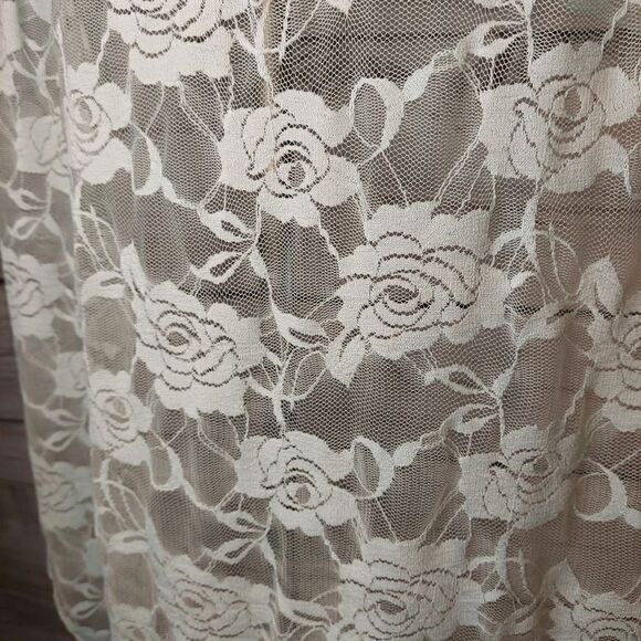 Woman's High-Low Ardene Green Lace Dress. - Picture 8 of 12